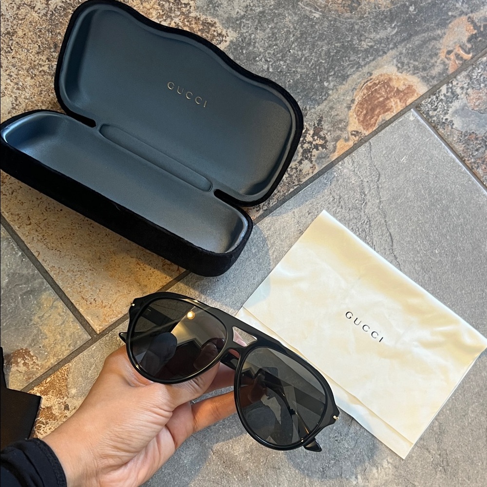 Gucci Black Pilot Sunglasses with Dark Lenses polorized